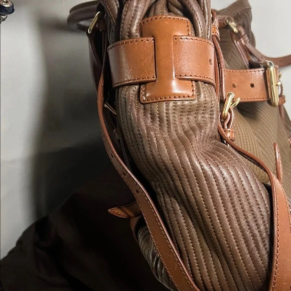 Burberry Stitched Leather Bridle Wilton Tote Bag - Picture 5 of 11